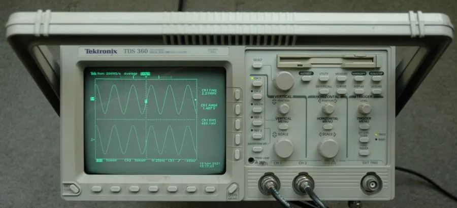 Осциллограф Tektronix TDS 360 Digital Oscilloscope 200MHz 1GS/s 2 channels, Powe