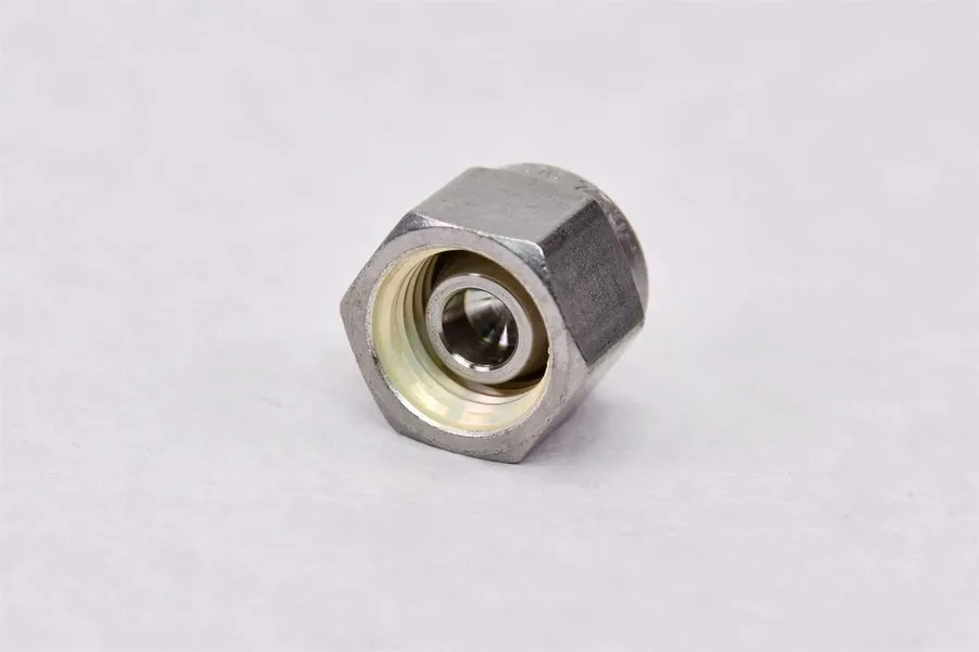 Фитинг Swagelok SS-400-P PLUG