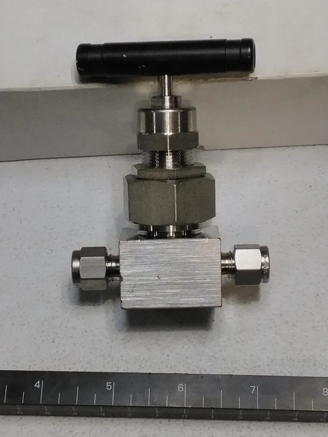 Клапан Swagelok SS-3HNRS4 SS High Pressure Union Bonnet Needle Valve FNSP — фото лота 1