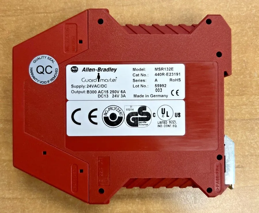 Реле безопасности Allen Bradley 440R-E23191 MSR132E Guardmaster Safety Relay 24V