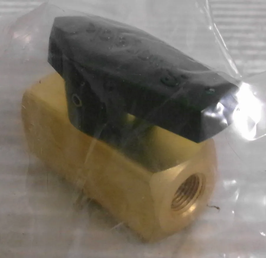 Клапан Swagelok B-2P4T4 Brass Quarter-Turn Instrument Plug Valve FNSP