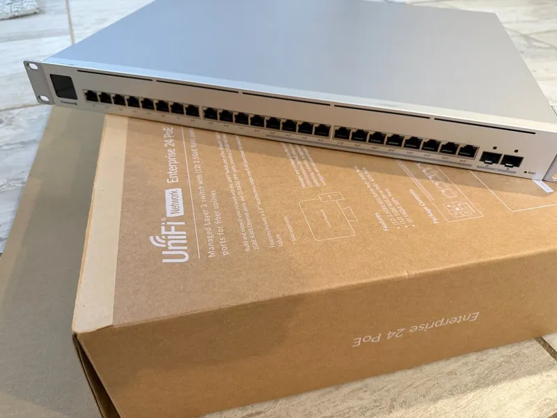 Коммутатор Ubiquity Enterprise 24 PoE, USW-Enterprise-24-PoE