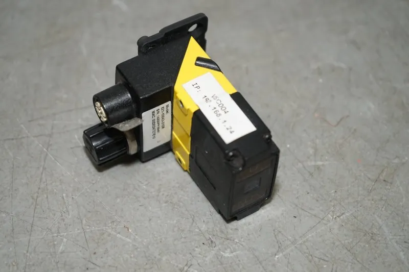 Камера машинного зрения Cognex In-Sight IS2000M-130-45-L18 Machine Vision Sensor