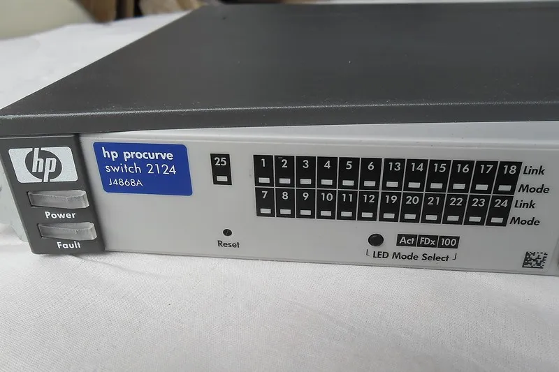 Коммутатор HP Procurve Model 2124 J4868A 24 port 10/100 Ethernet Switch
