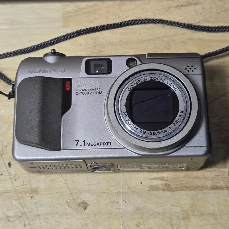 Сервер Olympus C-7000 7MP Digital Camera with 5x Optical Zoom