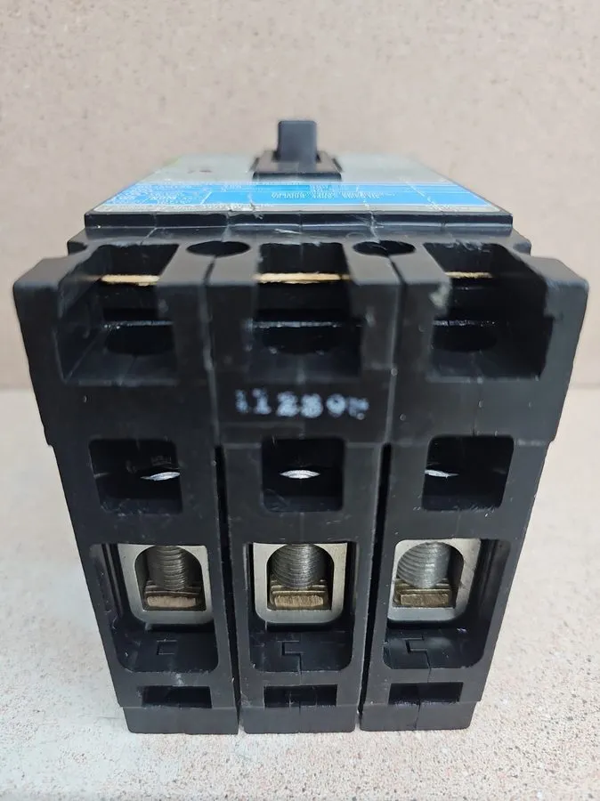 Автоматический выключатель Siemens Sentron Series 3 pole circuit breaker 125A 48