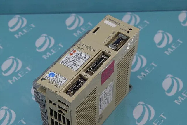 Сервопривод YASKAWA SERVOPACK SGDA-04AS 200-230Vac 6.0A AMP