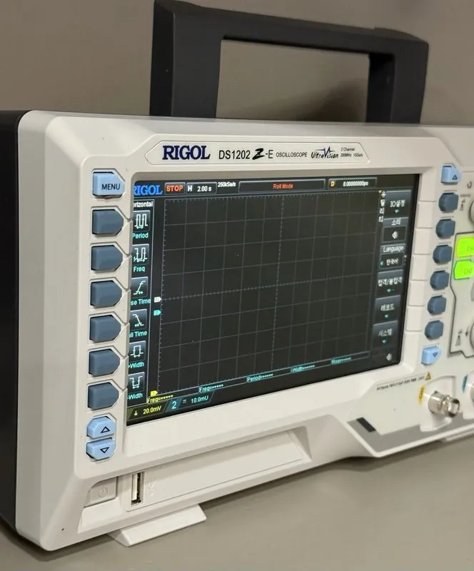 Осциллограф Rigol DS1202Z-E Digital Oscilloscope (2 Channel, 200 MHz, 1 GSa/s) — фото лота 3