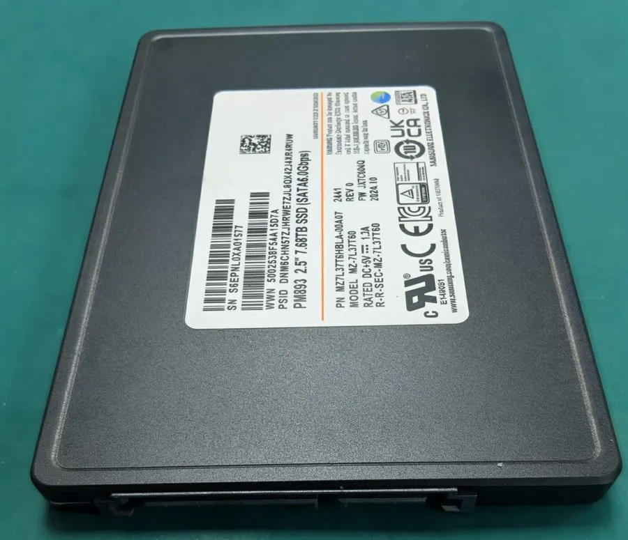 SSD-накопитель Samsung PM893 7.68TB SSD 2.5" 7mm SATA III 6Gb/s MZ7L37T6HBLA-00A — фото лота 1