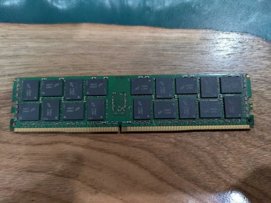Модуль памяти MICRON 16GB RAM DDR4-2133 RDIMM MTA36ASF2G72PZ-2G1A2KG