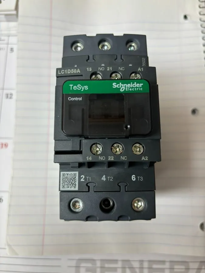 Контактор SCHNEIDER ELECTRIC LC1D50AG7 Contactor, TeSys Deca, 3P, 50A, 120V AC