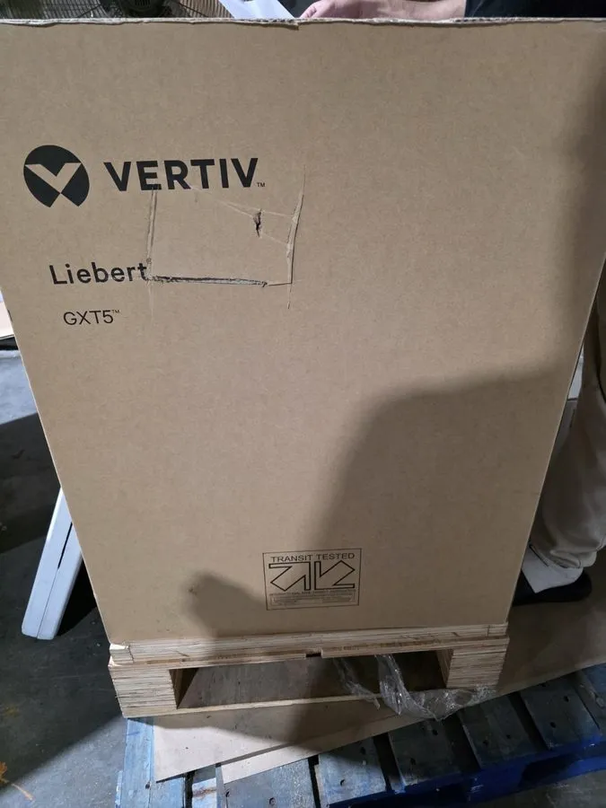 ИБП Vertiv Liebert GXT5-10KMVRT6UXLN 10kVA 10kW UPS + GXT5-288VBATKIT Batteries — фото лота 1
