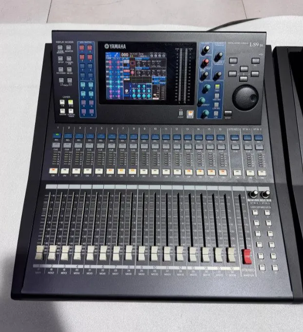 Микшерный пульт Yamaha LS9-16 Mixing Console #17205 (One)THS