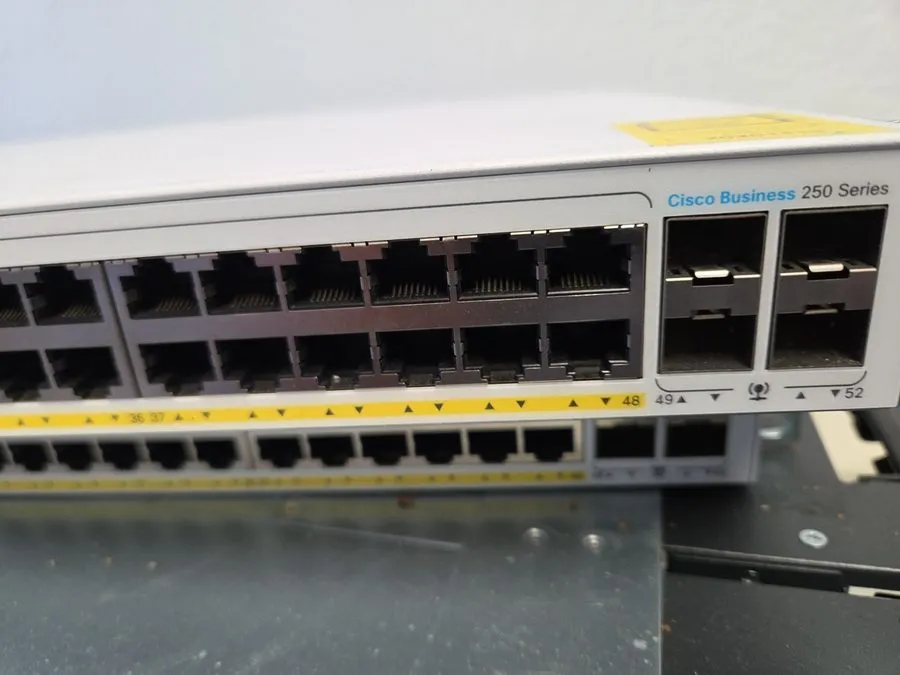 Коммутатор Cisco CBS 250 CBS250-48P-4G 48 Ports PoE Gigabit Ethernet Switch