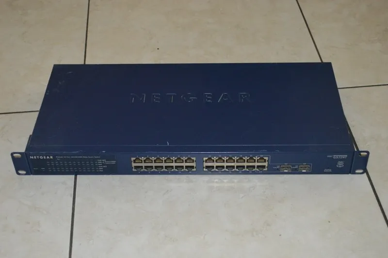 Коммутатор NETGEAR GS724T 24-Port Gigabit Managed Switch ProSAFE Rackmount VLAN
