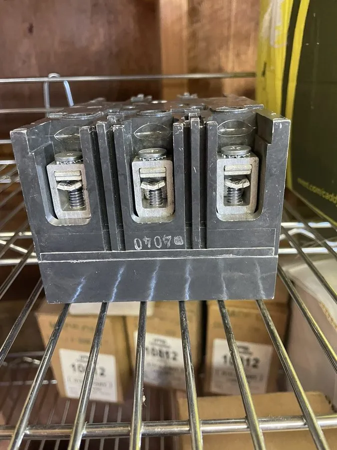 Автоматический выключатель GE Enclosed Circuit Breaker TED134040 40A 480V 3P 3R 