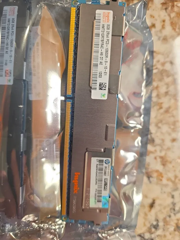 Модуль памяти Hynix 8GB 2Rx4 PC3-10600R DDR3 ECC Server RAM HMT31GR7CFR4A-H9