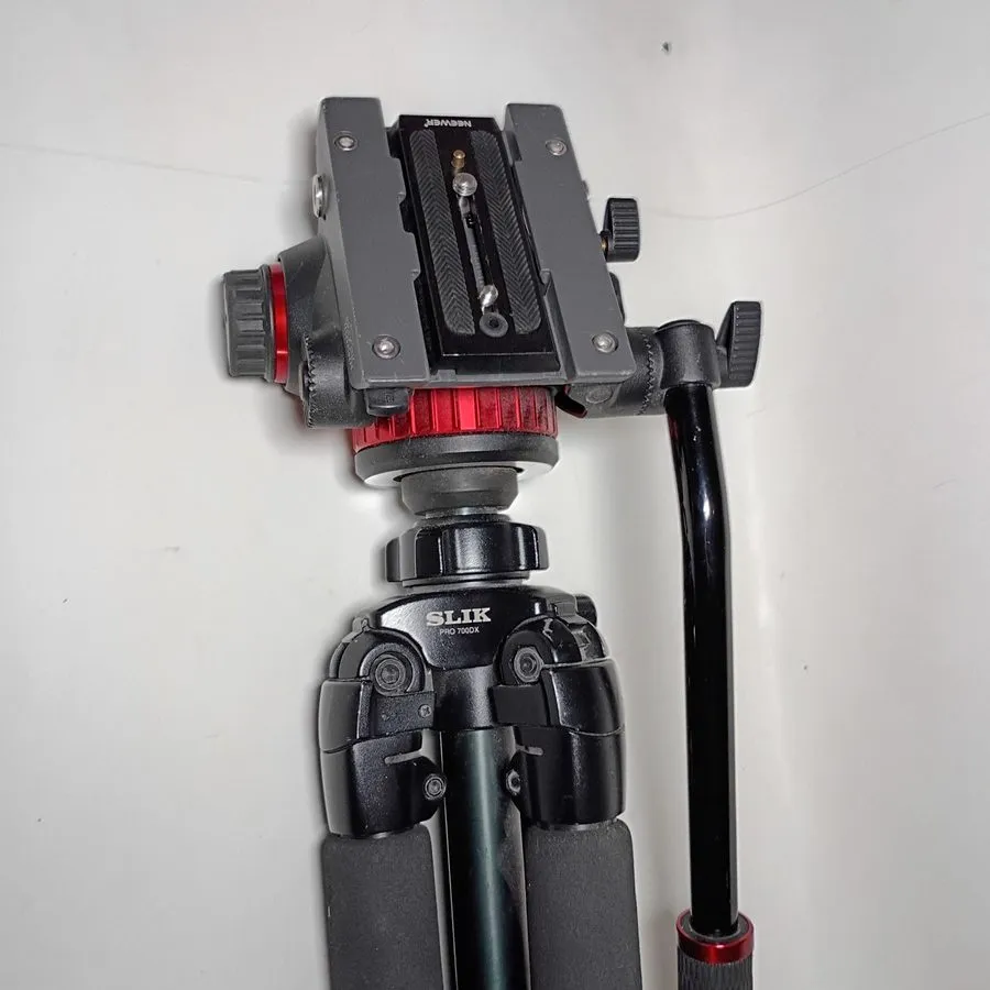 Оборудование видеонаблюдения SLIK Pro 700dx Tripod & Manfrotto MVH502A Fluid Hea — фото лота 1