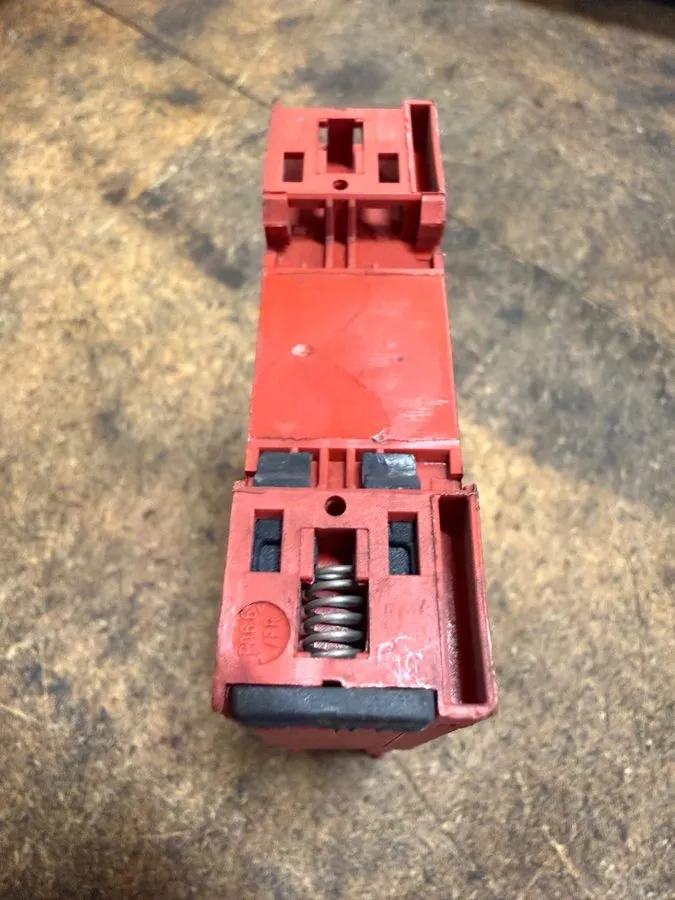 Реле безопасности Allen Bradley MSR126T 440R-N23117 Guardmaster Safety Relay 24V — фото лота 2