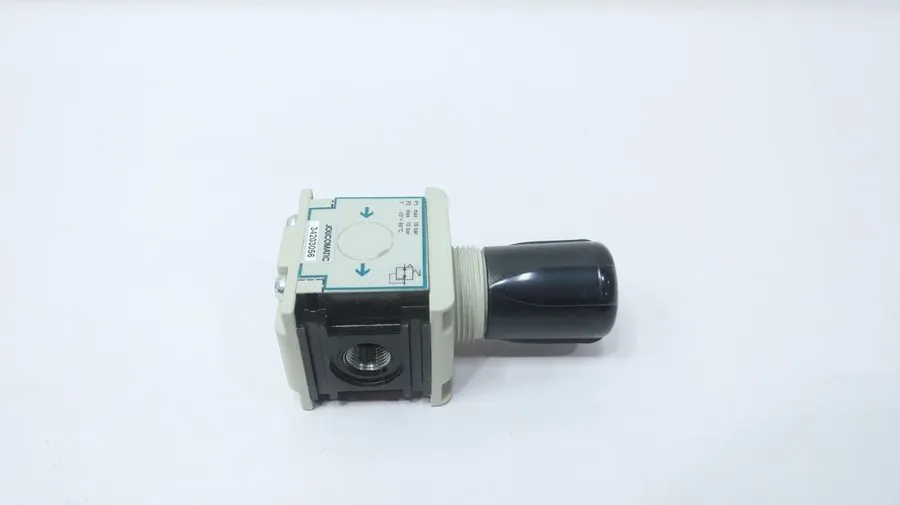 Трубопроводная арматура Joucomatic 34203056 Locking Pressure Regulator 3/8in Npt