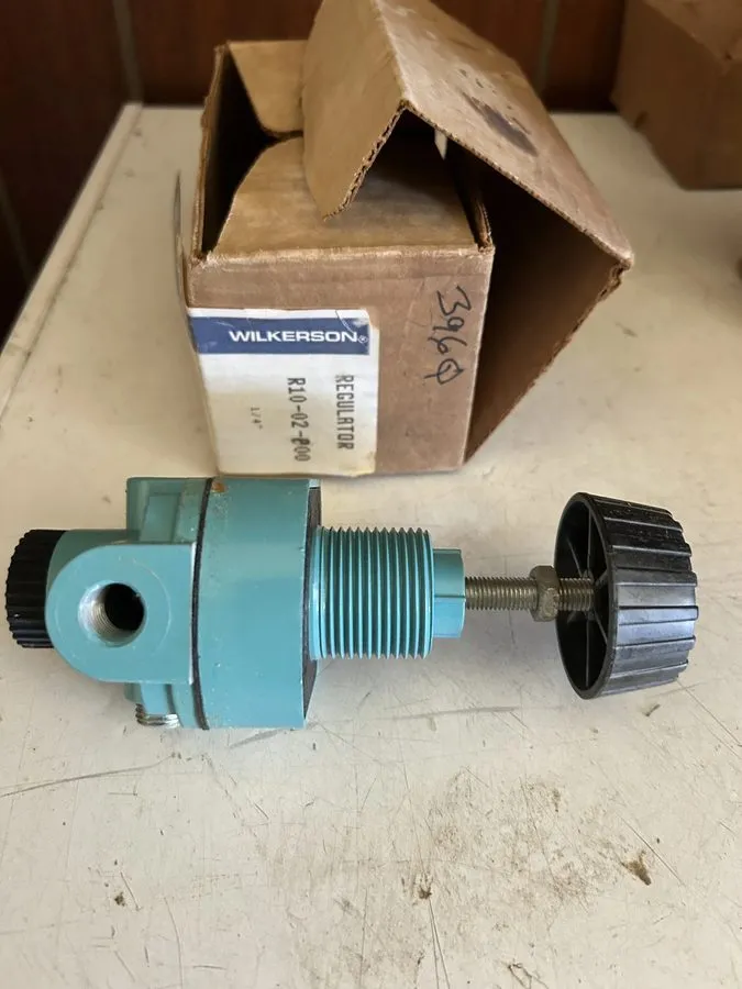Трубопроводная арматура Wilkerson R10-02-200 Adjustable Pressure Regulator 1/4in — фото лота 2