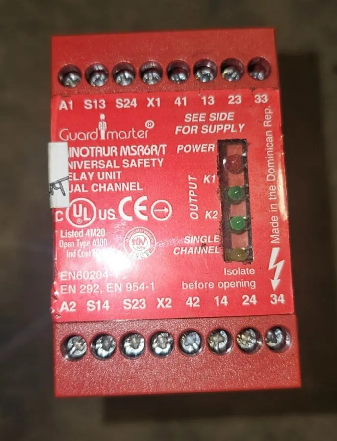 Реле безопасности Allen-Bradley 440R-C23017 Safety Relay MSR6R/T 24V AC/DC Ser B