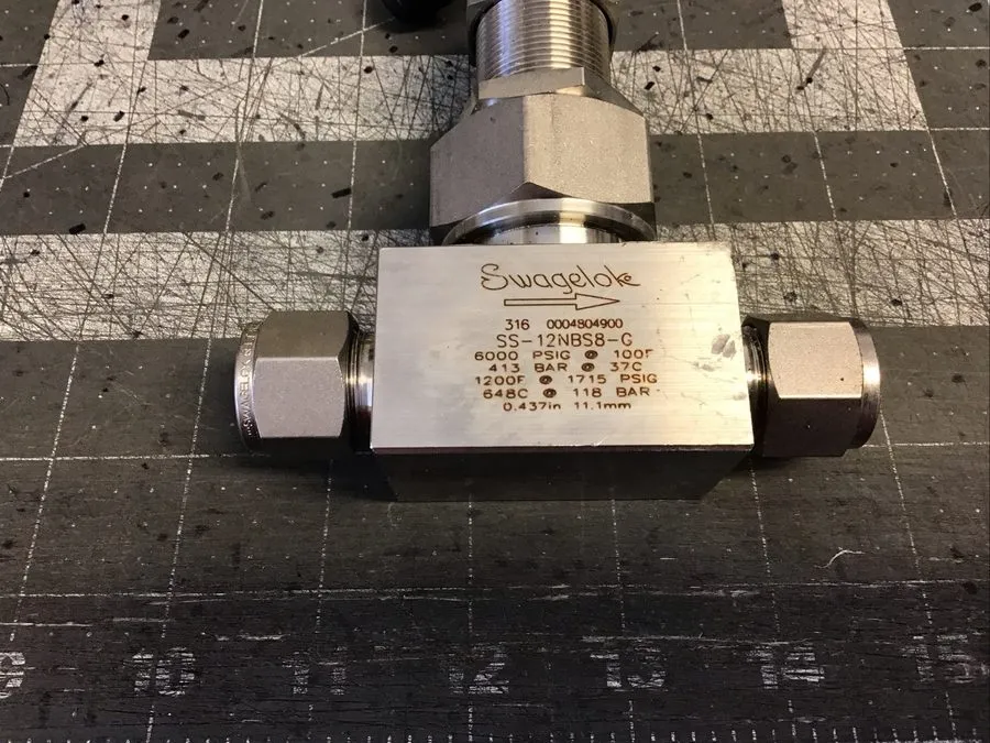 Клапан Swagelok SS-12NBS8-G Manual Stainless Needle Valve 1/2in 6000psi Tube