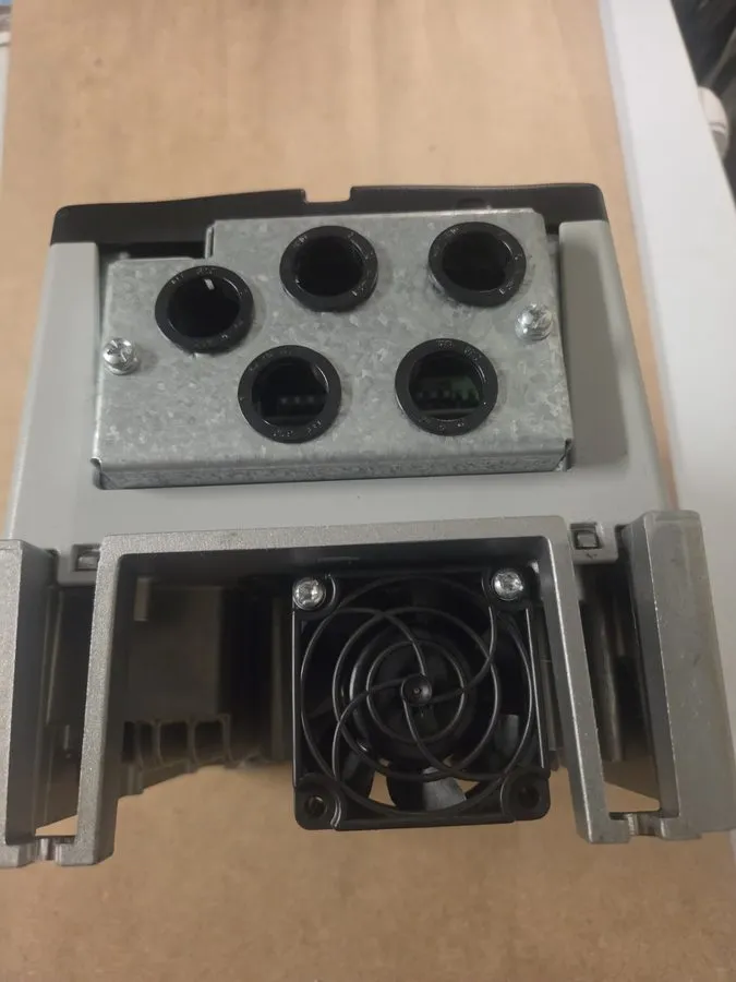 Частотный преобразователь 20AD5P0A0AYNNNC0 Allen Bradley AC Drive 480 VAC 5AMP 2 — фото лота 1