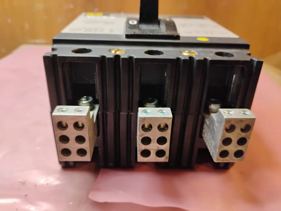Автоматический выключатель Square D FCL34100 100A 480V 3 Pole Main Circuit Break