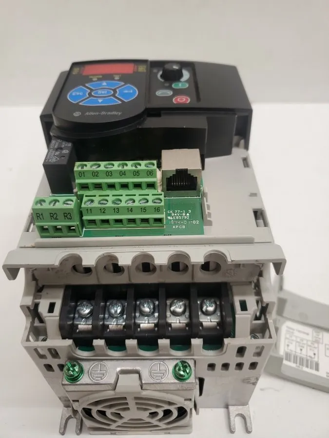 Частотный преобразователь ALLEN-BRADLEY POWERFLEX 4M 2.2KW / 3.0HP AC DRIVE 22F-