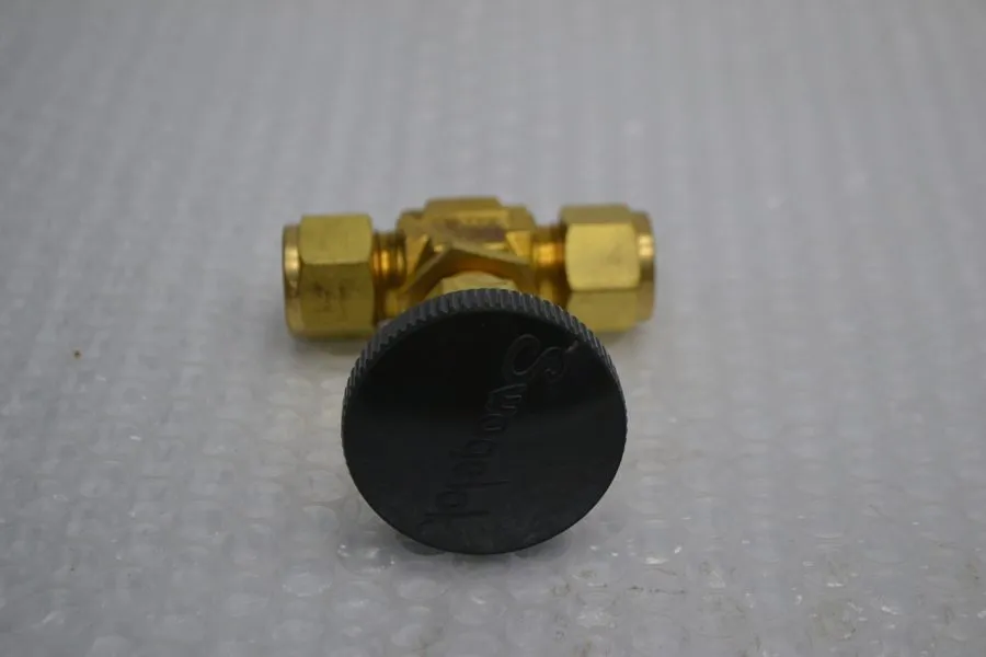 Клапан Swagelok B-1VS8 Needle Valve 1/2" Tube OD 316 Brass