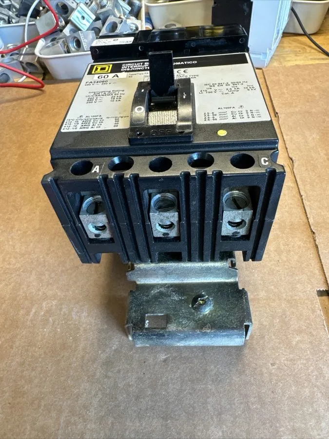 Автоматический выключатель Square D 60 Amp I-Line Circuit Breaker 3-Pole 480V AC