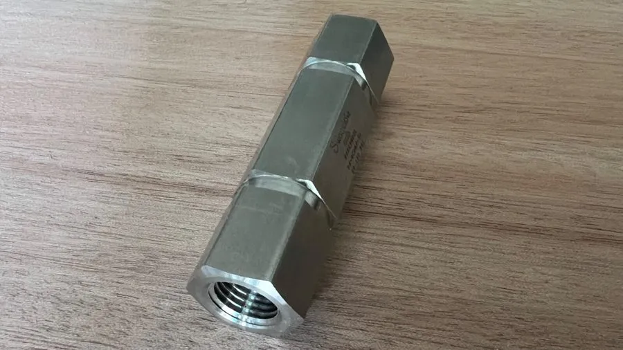 Клапан Swagelok SS-4CPA4-50 Stainless Steel 1-Piece Poppet Check Valve FNSP