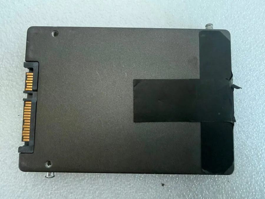 SSD-накопитель Micron RealSSD C300 128GB 2.5in SATA SSD MTFDBAK128MAG-1G1 Lenovo — фото лота 1