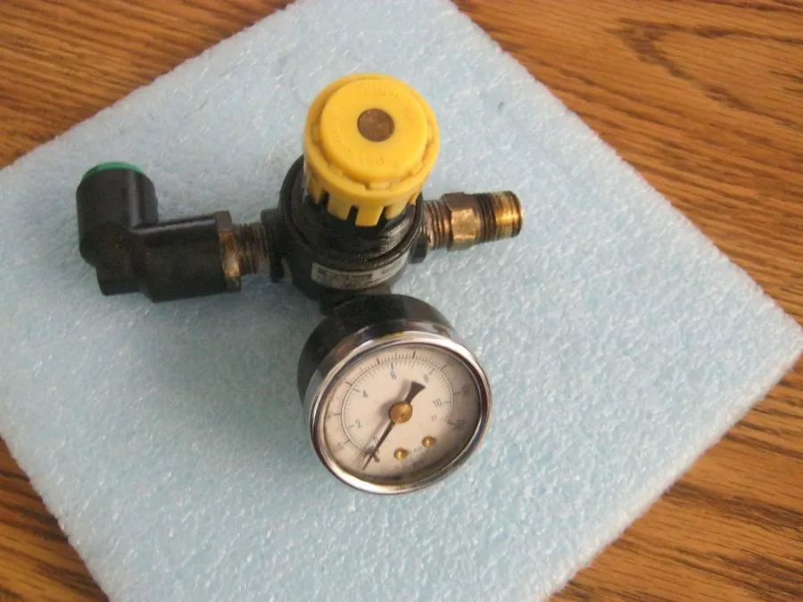 Регулятор давления PARKER 14R113FC AIR PRESSURE REGULATOR 300 PSI W/ WIKA 0-60 P
