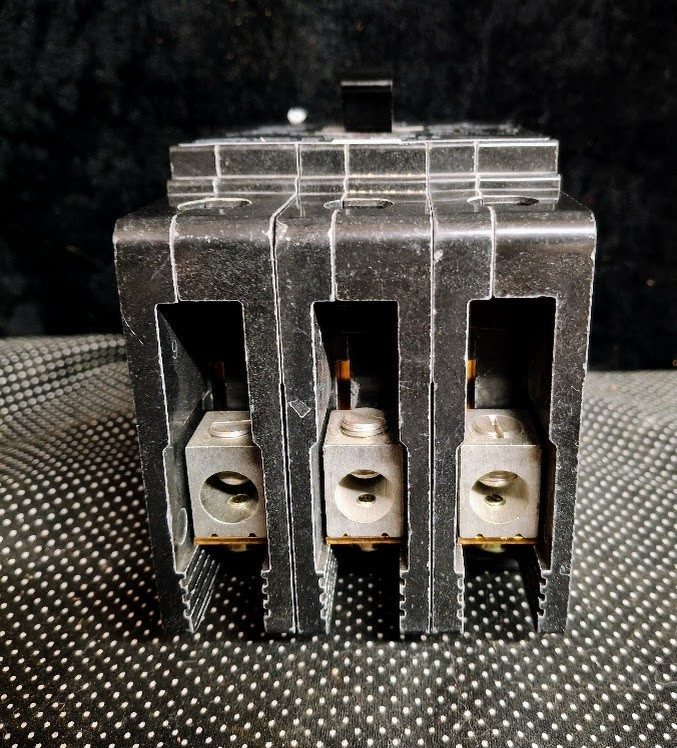 Автоматический выключатель EDB34070 Square D 70 Amp 480V 3 Pole Bolt On Circuit 