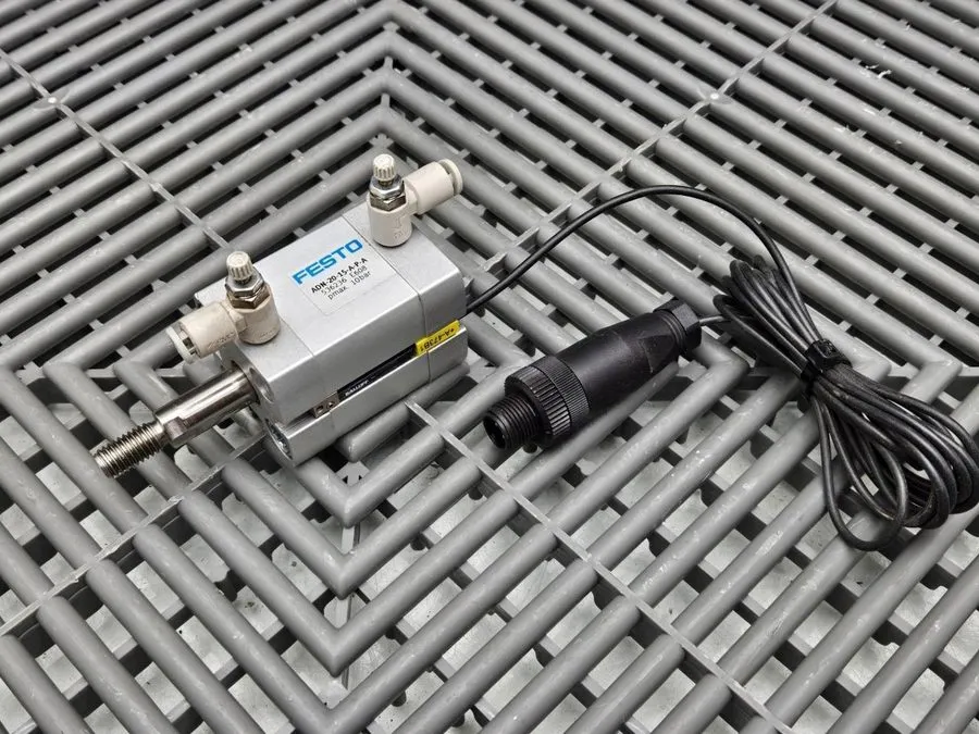 Пневмоцилиндр Festo ADN-20-15-A-P-A Compact Pneumatic Cylinder 20mm Bore 15mm St