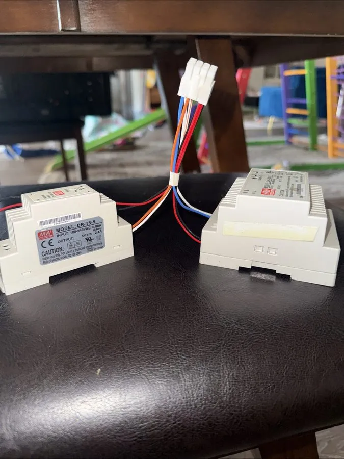 Блок питания MEAN WELL MODEL DR-30-5 100-240VAC DIN RAIL POWER SUPPLY (TPS97) — фото лота 1