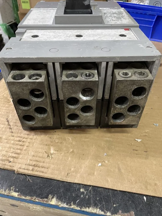 Автоматический выключатель SIEMENS SENTRON SERIES 1200A CIRCUIT BREAKER 3 POLE 6