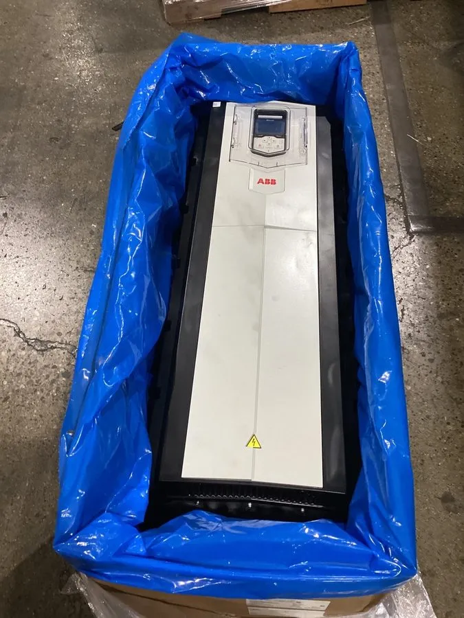 Частотный преобразователь ABB ACS880-01-302A-5+B056+D150 AC Drive 250HP 302A — фото лота 1