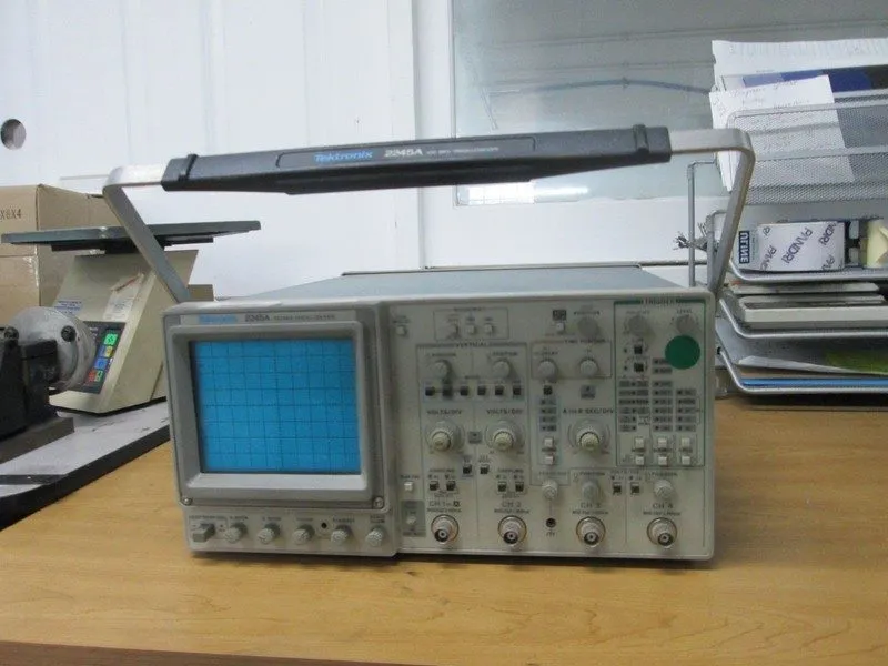 Осциллограф Tektronix 2245A 100MHz 4 Channel Analog Oscilloscope