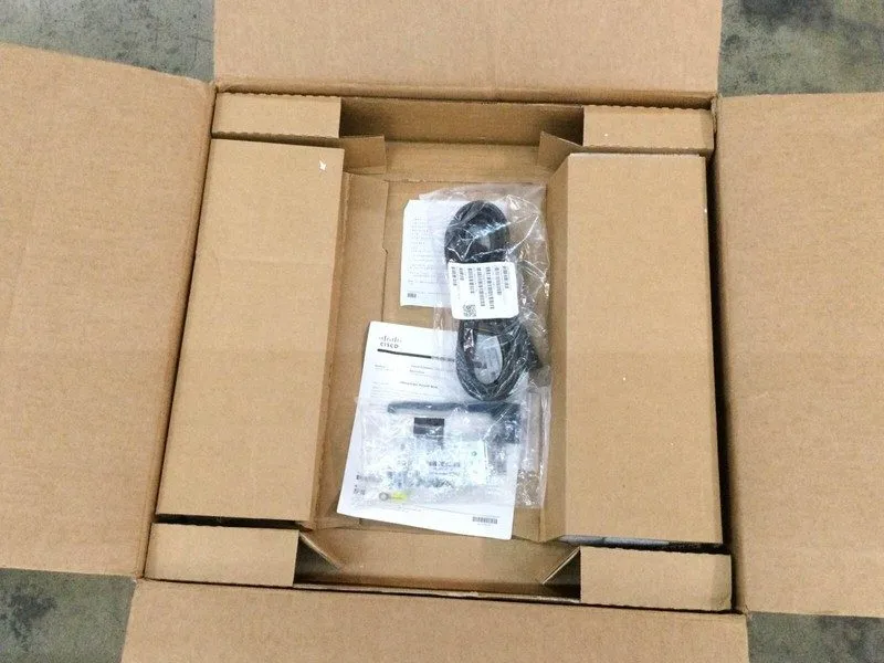 Коммутатор Cisco C9300L-48P-4G-E 48-Ports PoE+ 4X1G Uplinks Network Essentials S