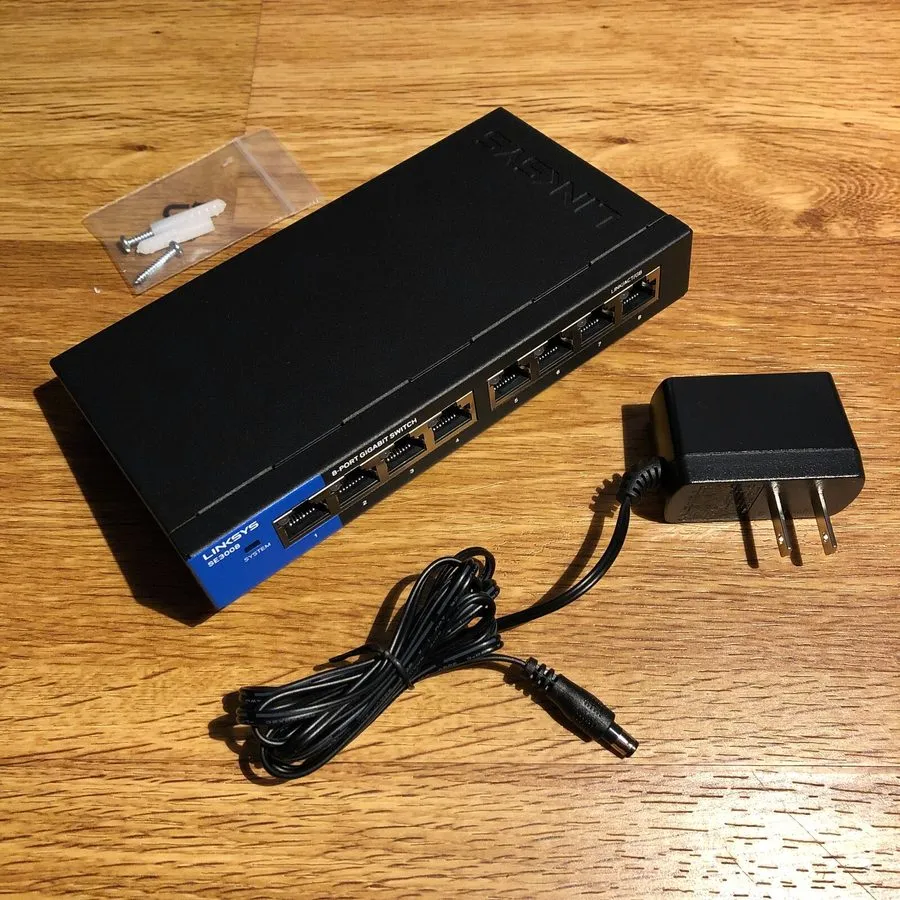 Коммутатор Linksys SE3008V2 8-Port Gigabit Ethernet Switch Black and Blue
