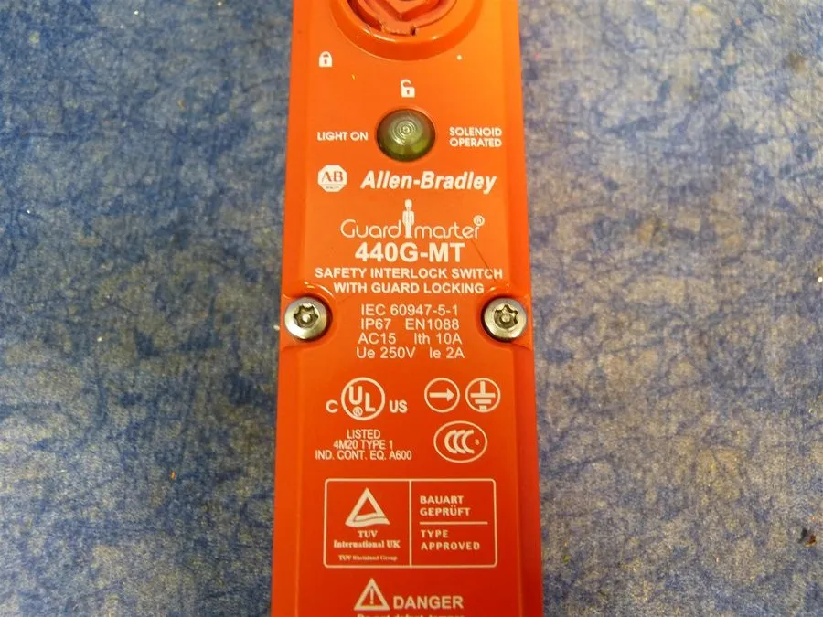Реле безопасности 440G-MT47047 Allen-Bradley Guardmaster 440G-MT Guardlock Switc