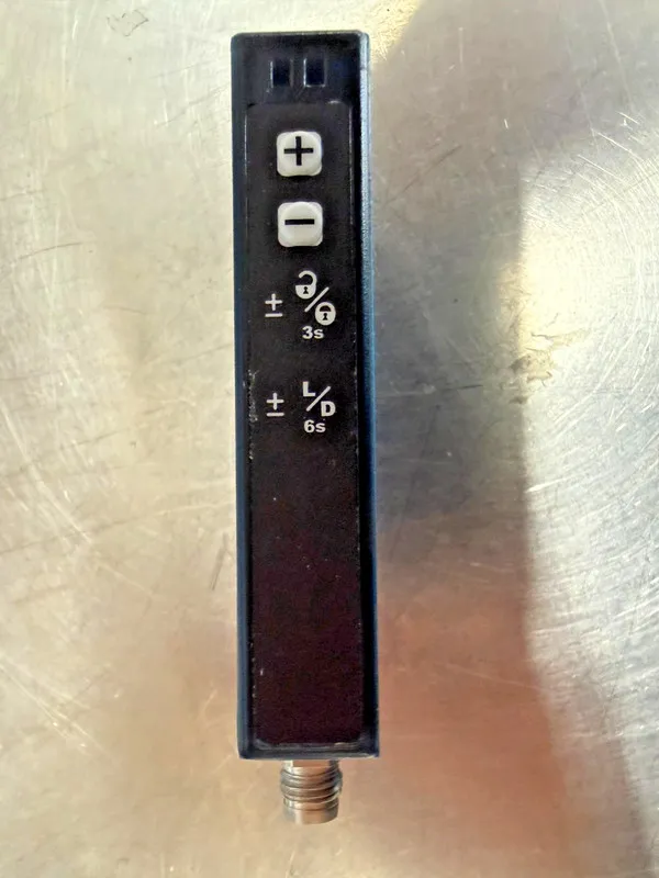 Фотоэлектрический датчик Sick UF3-70B410 Label Photoelectric Sensor