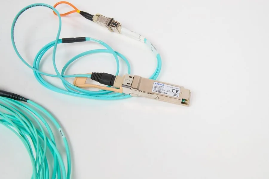 Трансивер Finisar FTL410QE2C QSFP+ 40G-SR4 Transceiver MTP to LC OM3 Breakout