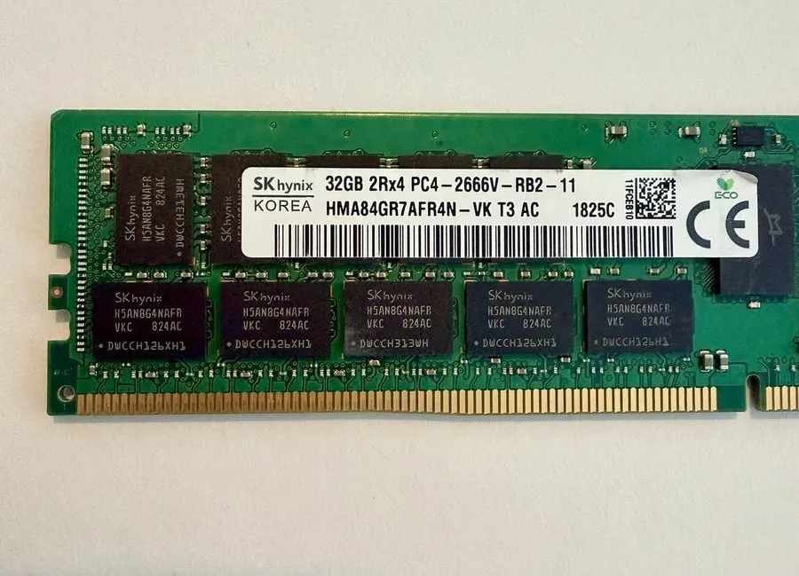 Модуль памяти SK Hynix DDR4 Server RAM 32GB 2Rx4 PC4-2666V-RB2-11 HMA84GR7AFR4N