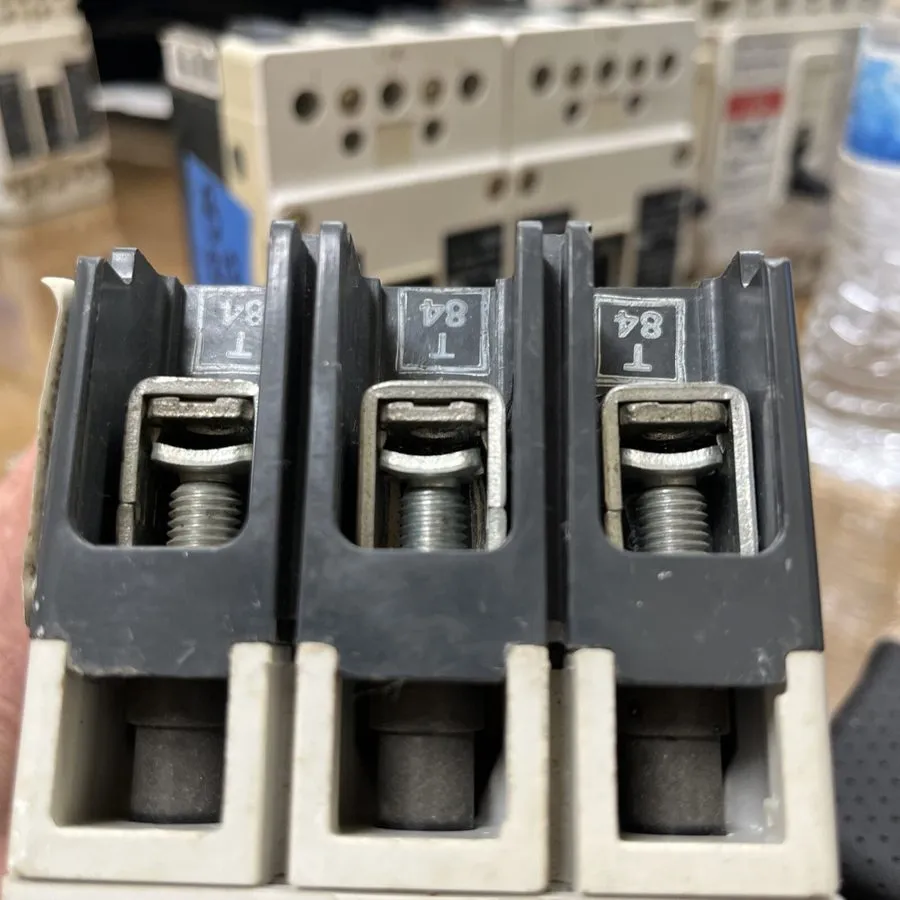 Автоматический выключатель Siemens HEG HEG3B070 3 Pole 70 Amp 480V Circuit Break