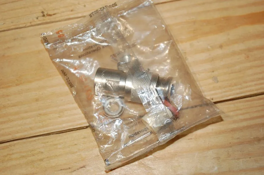 Разъём SEAL AMPHENOL 82-5589 CONNECTOR