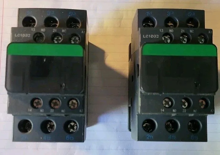 Контактор Schneider Electric TeSys LC1D32 BD 24V DC Contactor (J3B)